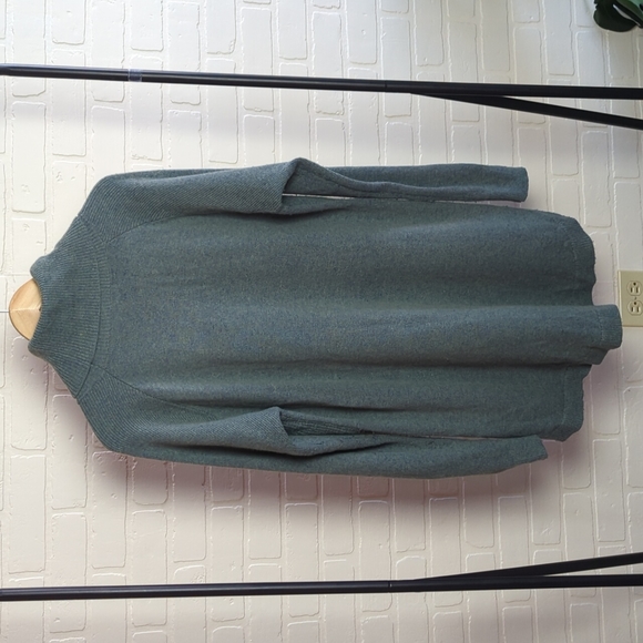 Woolrich Turtleneck Waffle Sweater - Picture 8 of 8